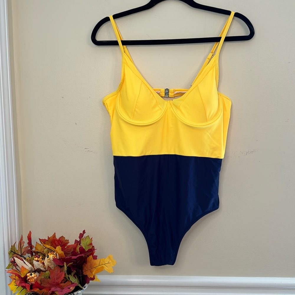 Beachsissi Underwire Swimsuit    XL